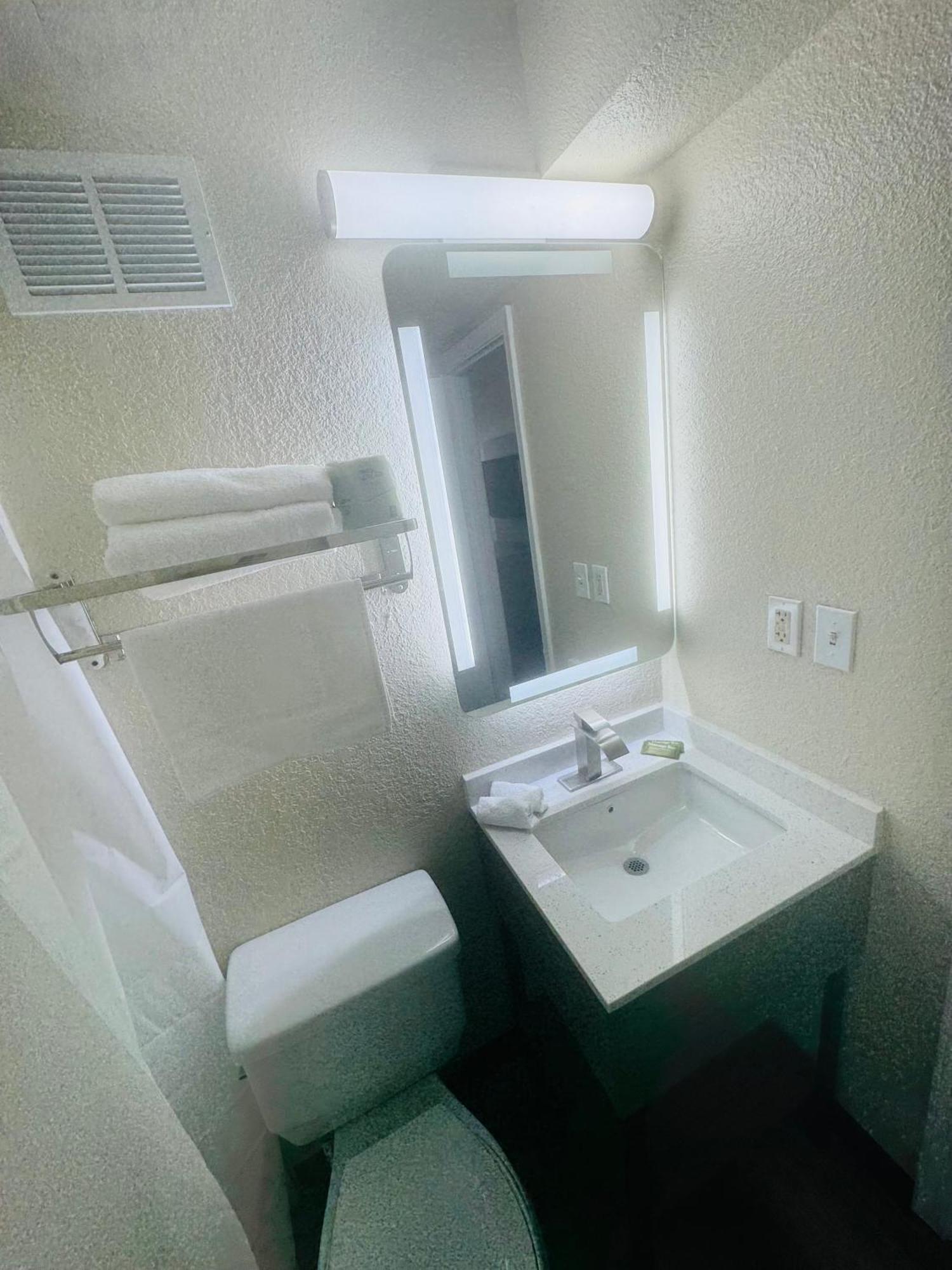 Deluxe Studio