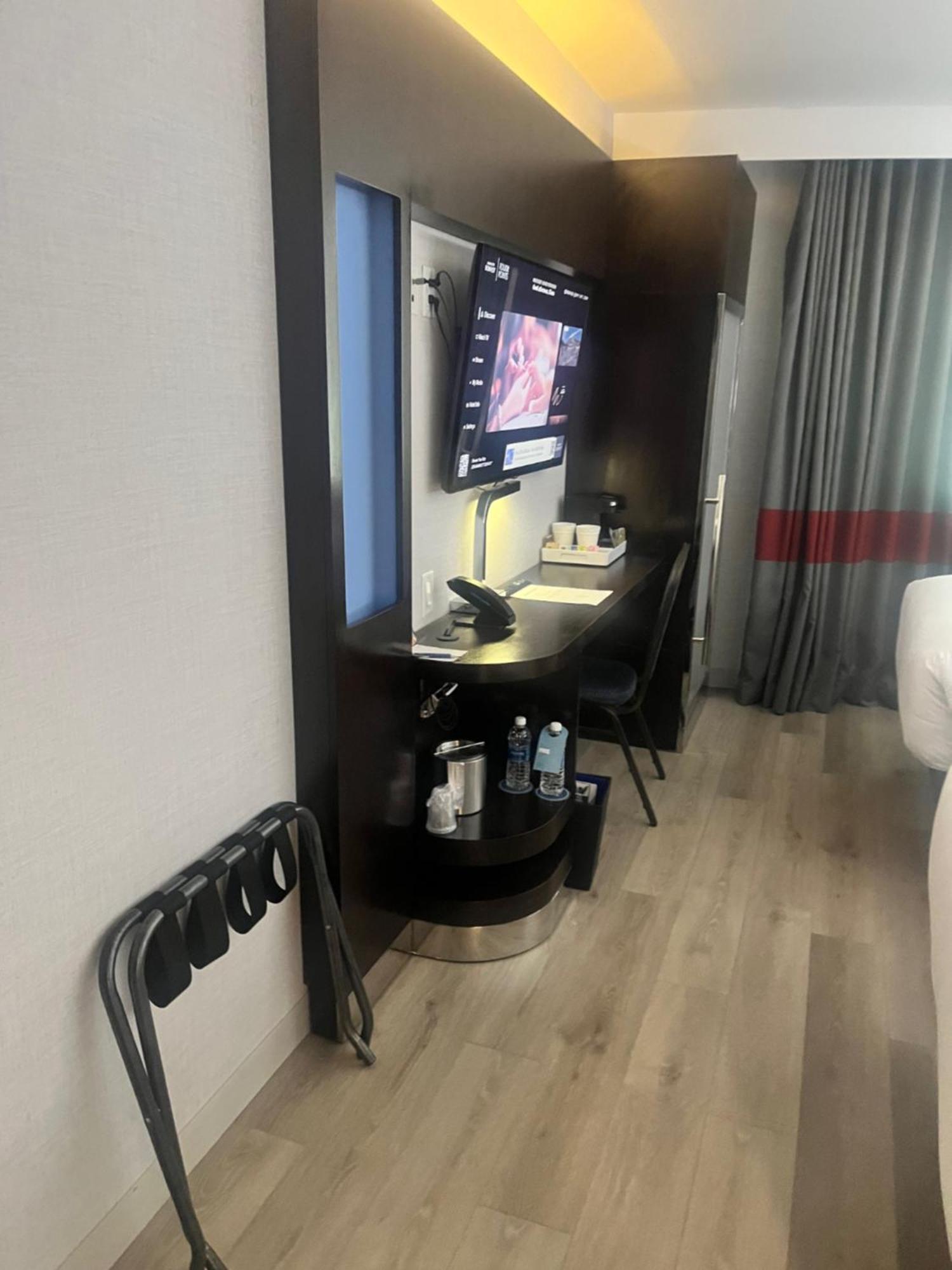 Double Room with Two Double Beds - Mobility Accessible with Tub,1693306425:JPEG