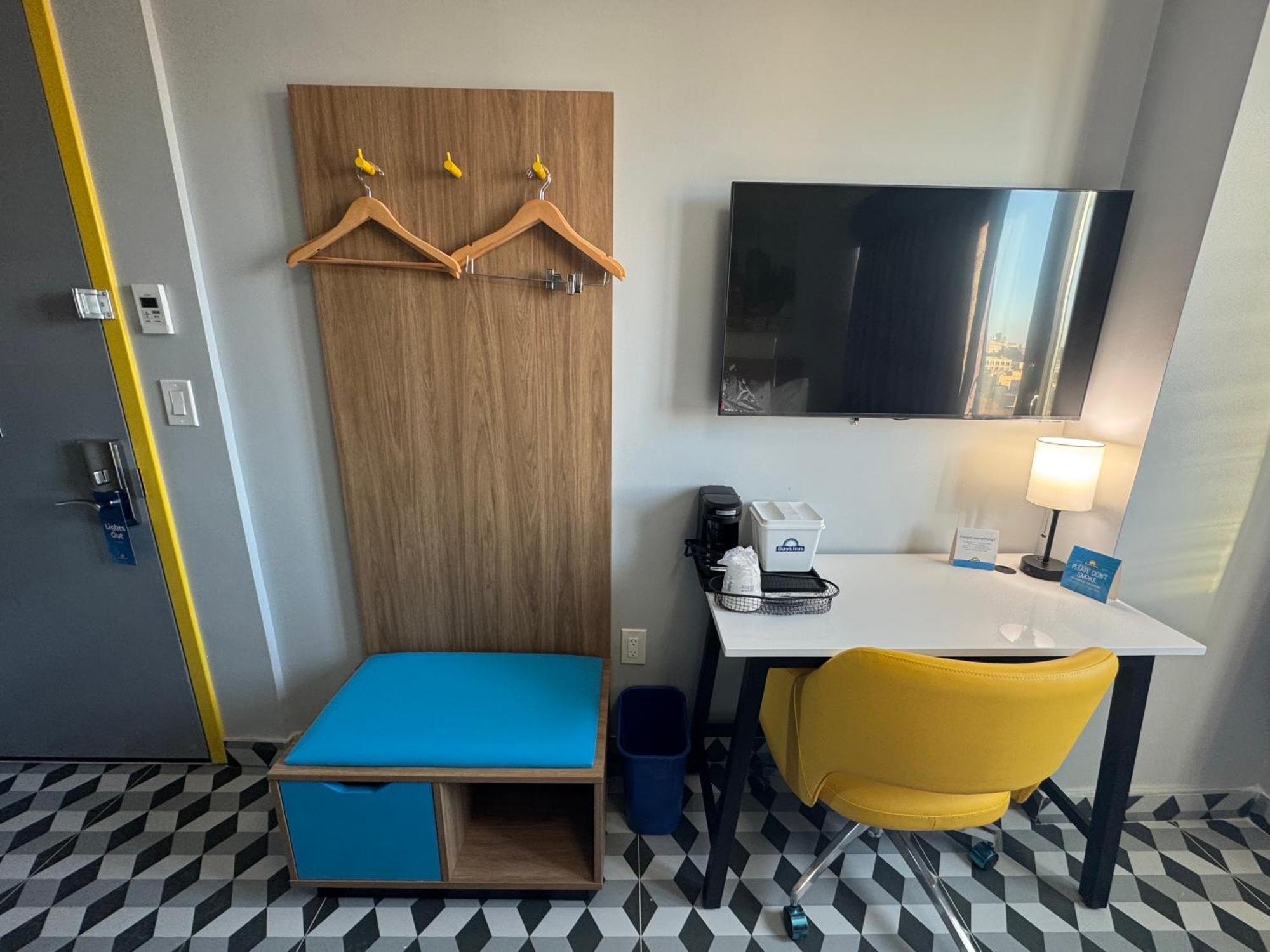 Double Room with Roll-In Shower - Mobility Accessible/Non-Smoking