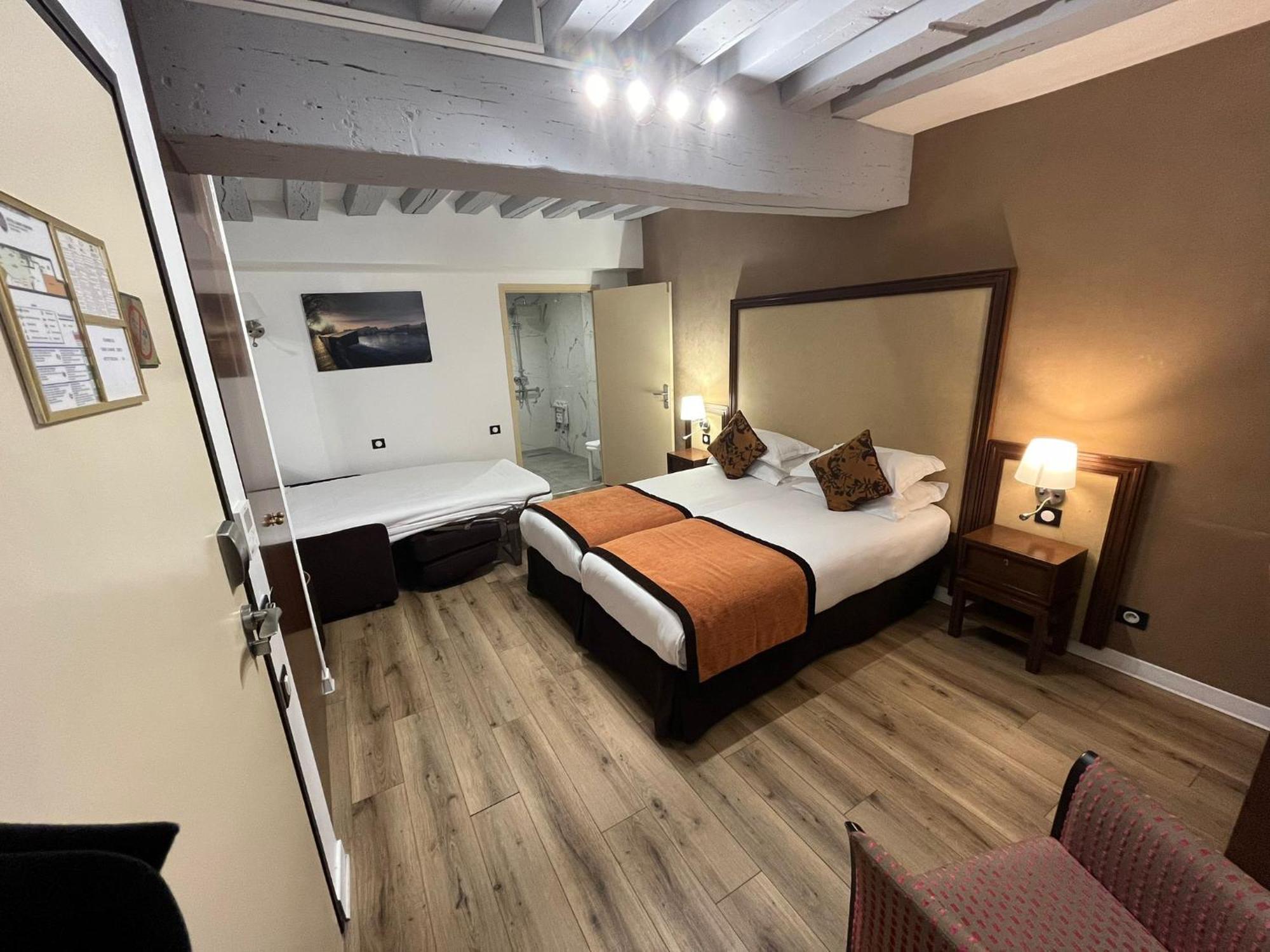 FAMILY Room - Accessible to Persons with Reduced Mobility - Ground Floor - Courtyard View,1694533015:JPEG