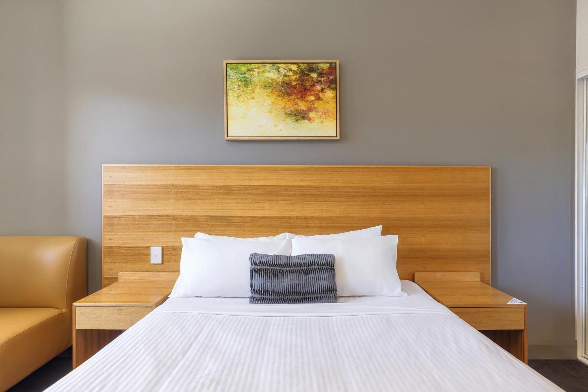 Deluxe Queen Room,1697262978:JPEG