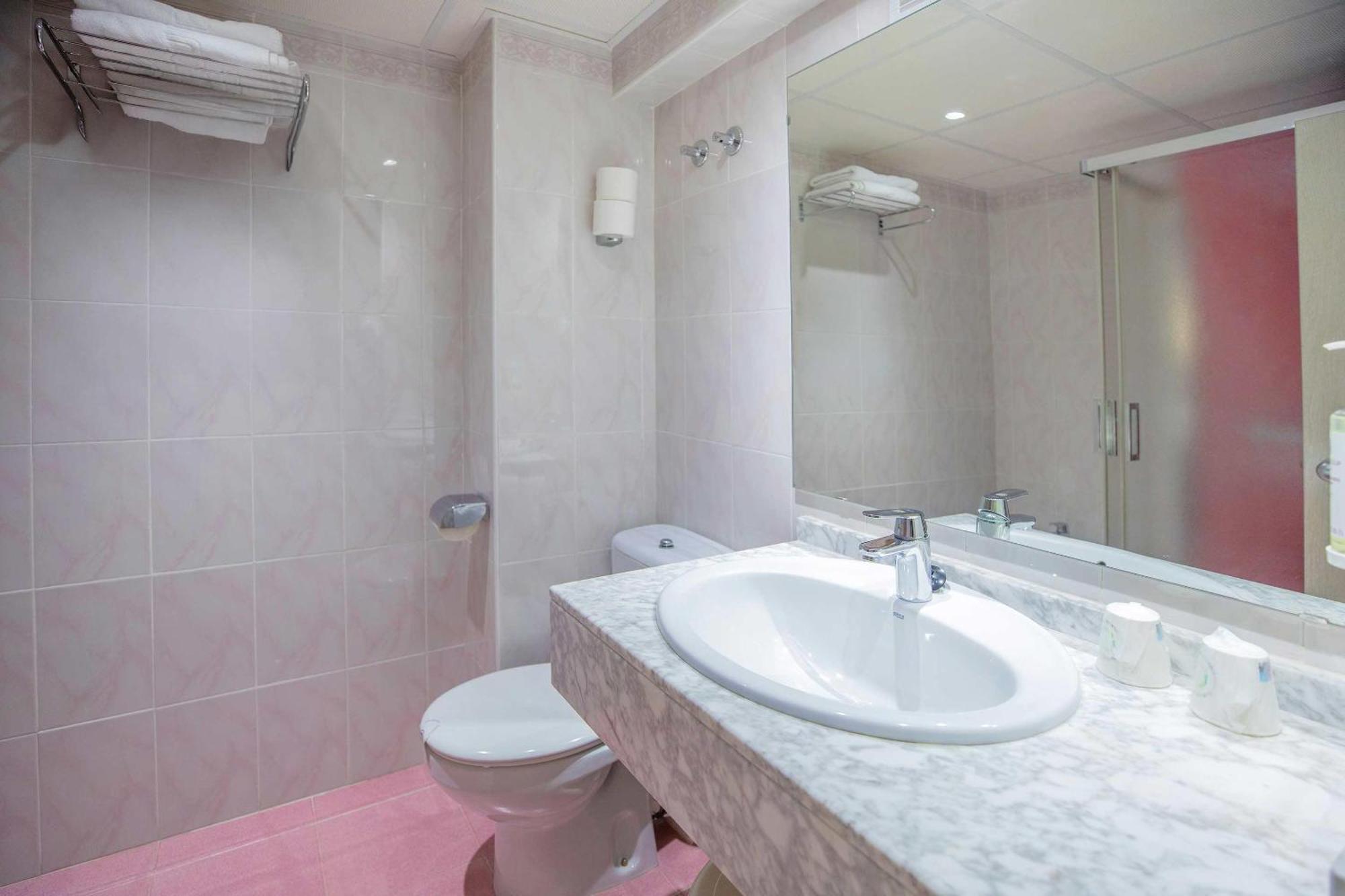 Double or Twin Room with Sea View