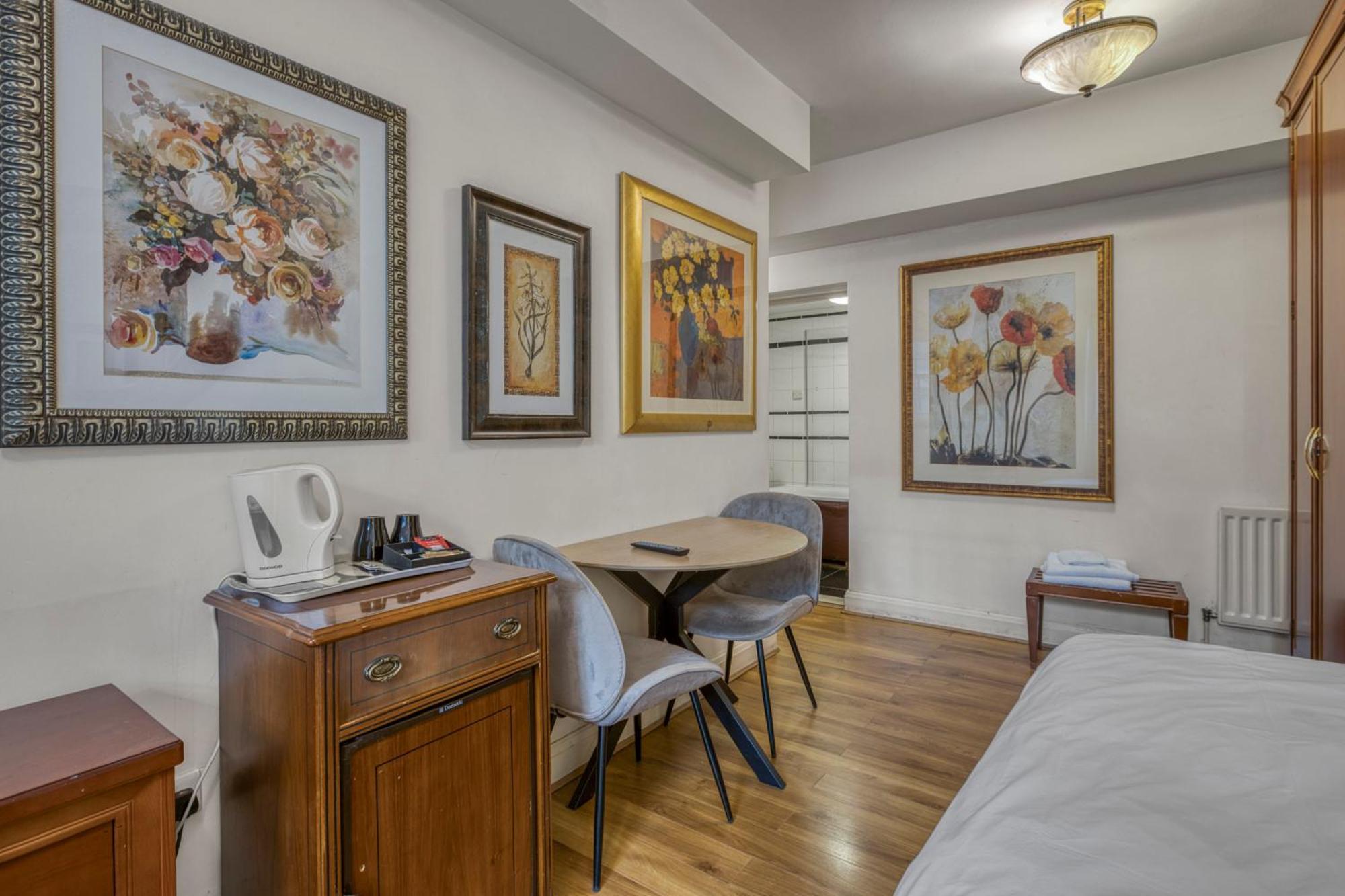 Twin Room,1697858404:JPEG