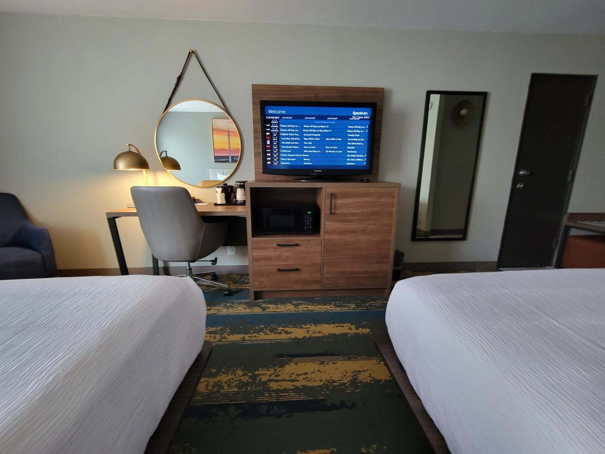 Queen Room with Two Queen Beds - (No Resort Fee),1698872393:JPEG