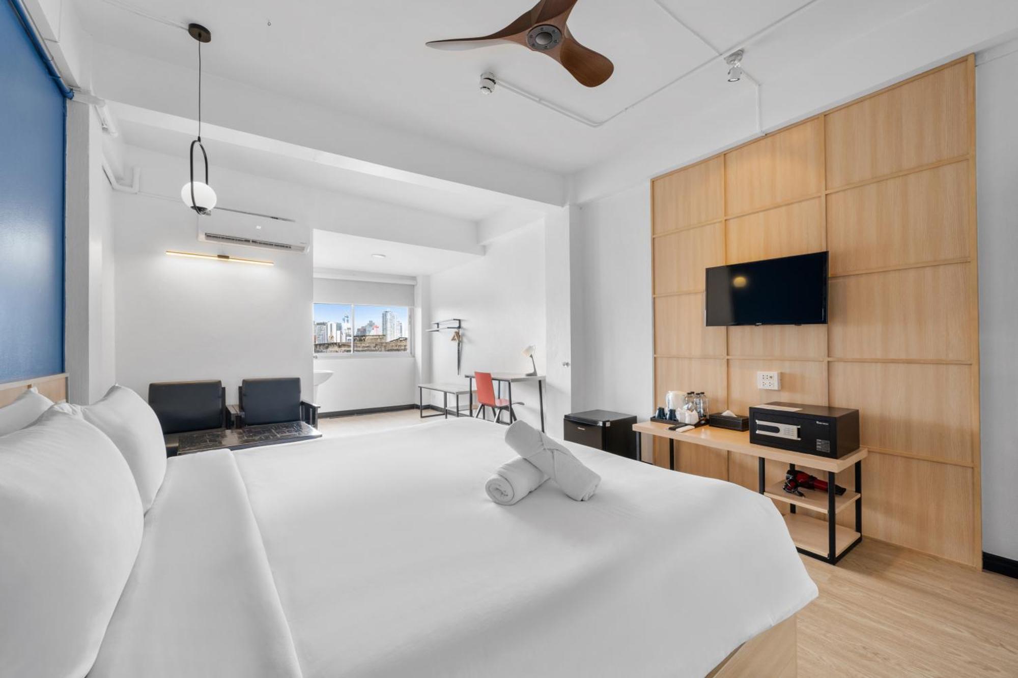 Deluxe Double Room,1698899973:JPEG