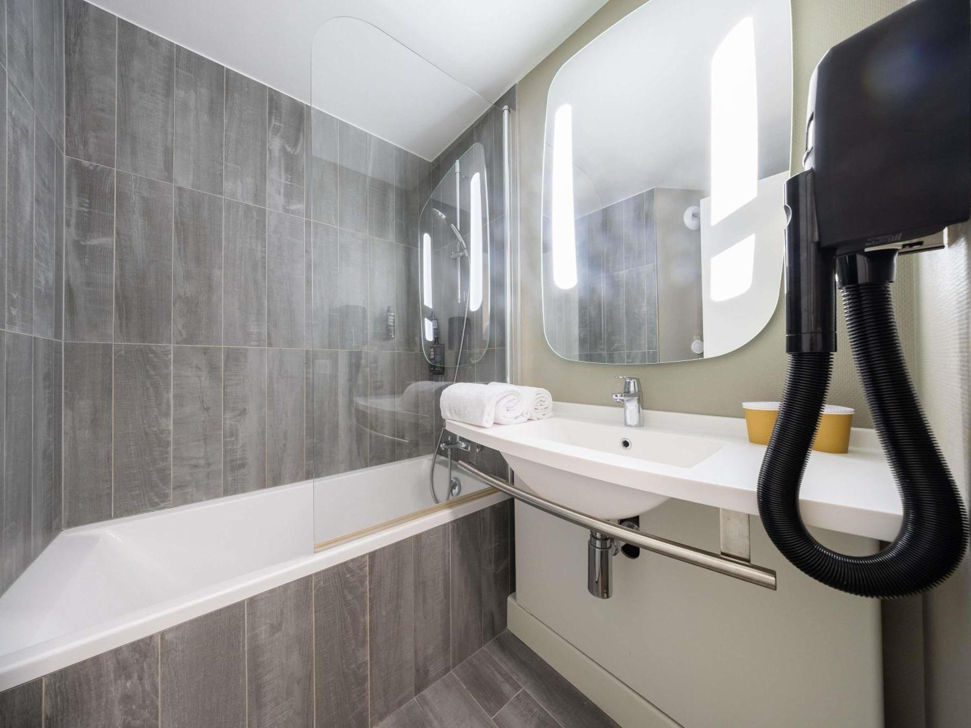 2 Adjacent Rooms,1704961965:JPEG