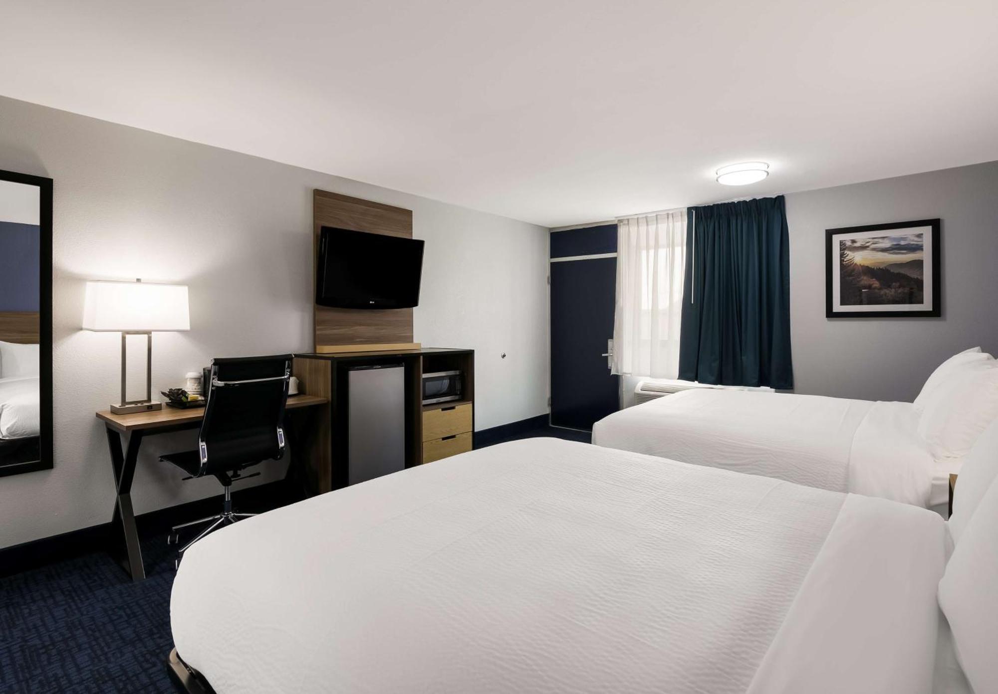 Queen Rooms with Two Queen Beds - Non-Smoking