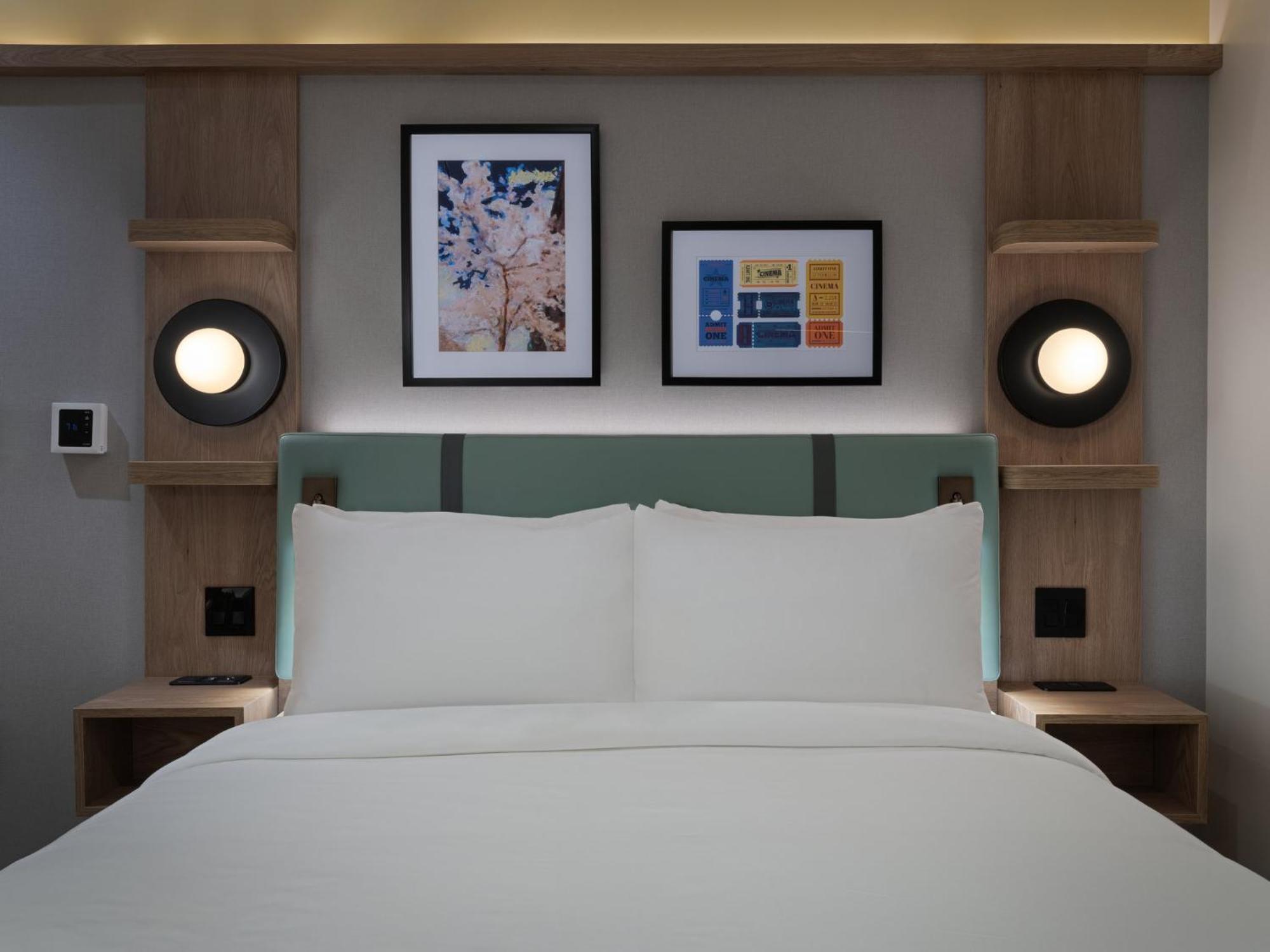 One-Bedroom Suite with Queen Bed and Bunk Bed - Mobility Accessible