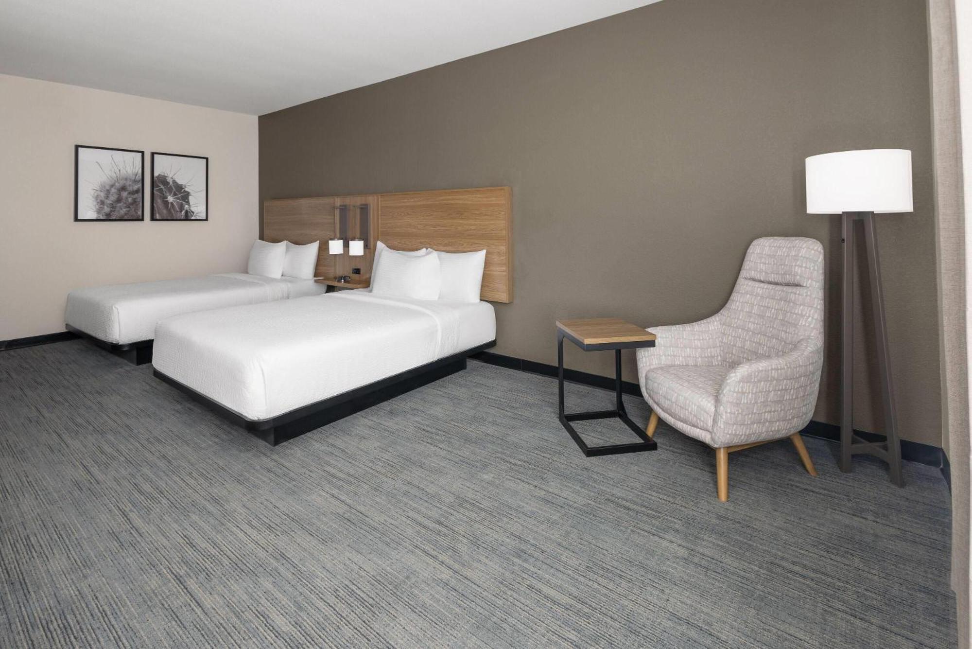 Queen Room with Two Queen Beds and Roll-in Shower - Vision Access/Non-Smoking