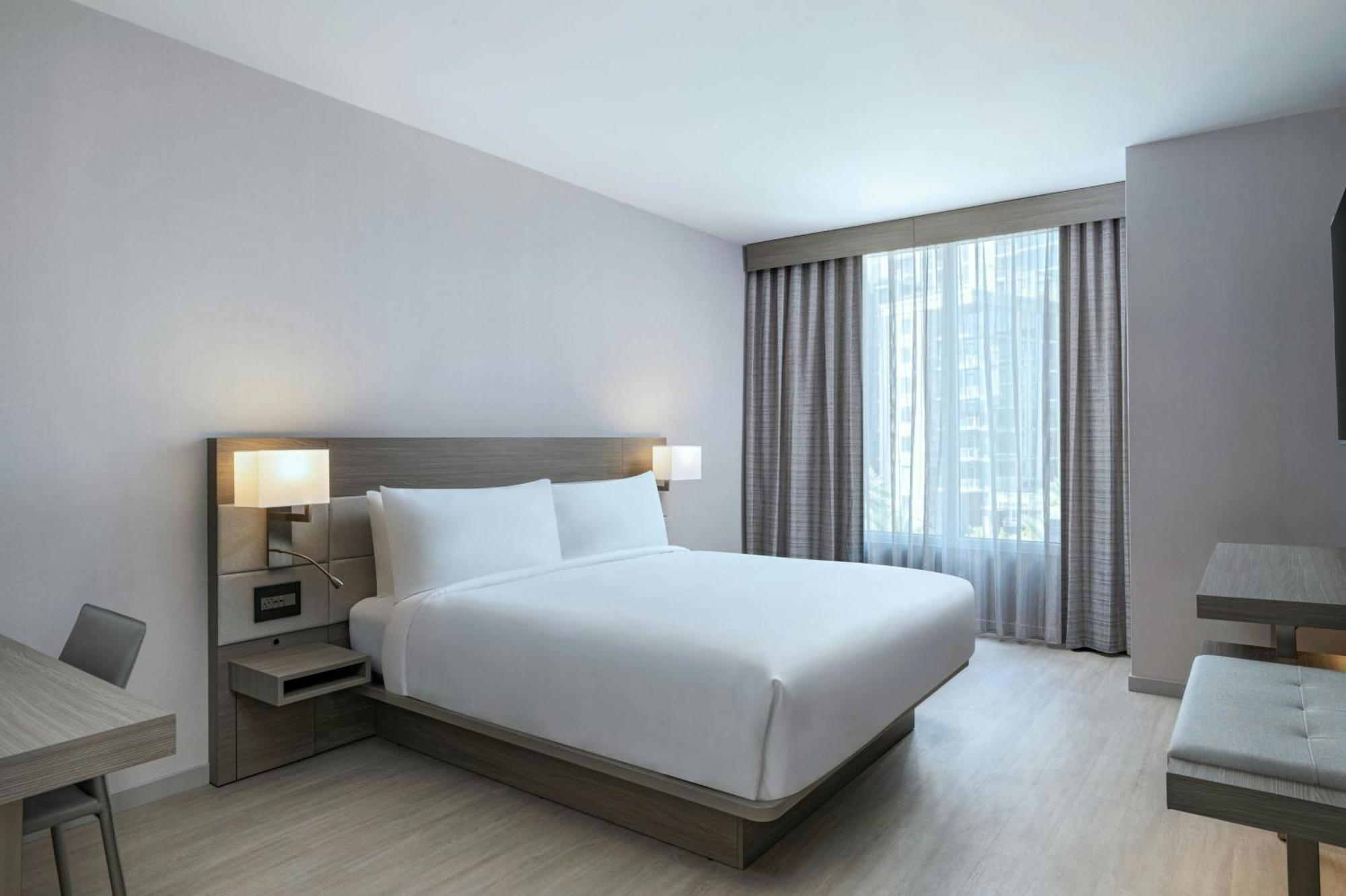 Metro King Room