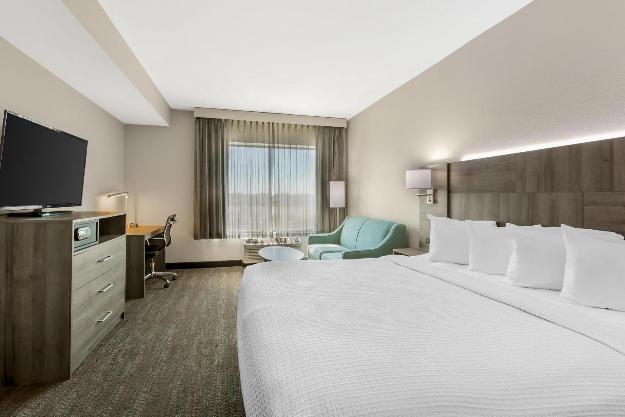 King Room with Sofa Bed - Non-Smoking