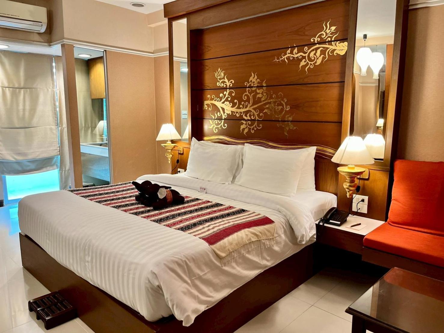 Deluxe Double Room - Room Only No Airport Transfer,1730020236:JPEG