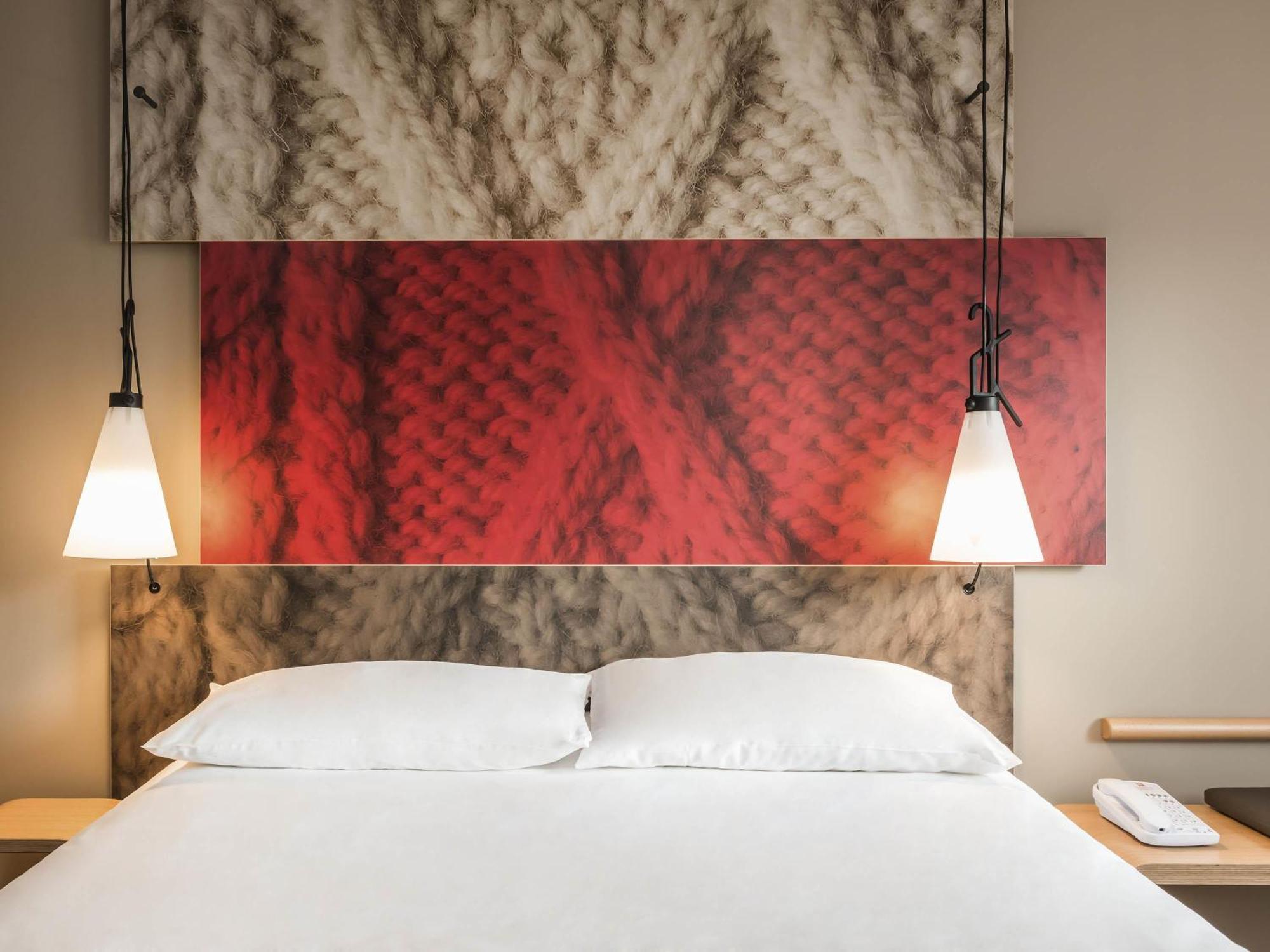 Standard Room with One Double Bed and One Single Bed