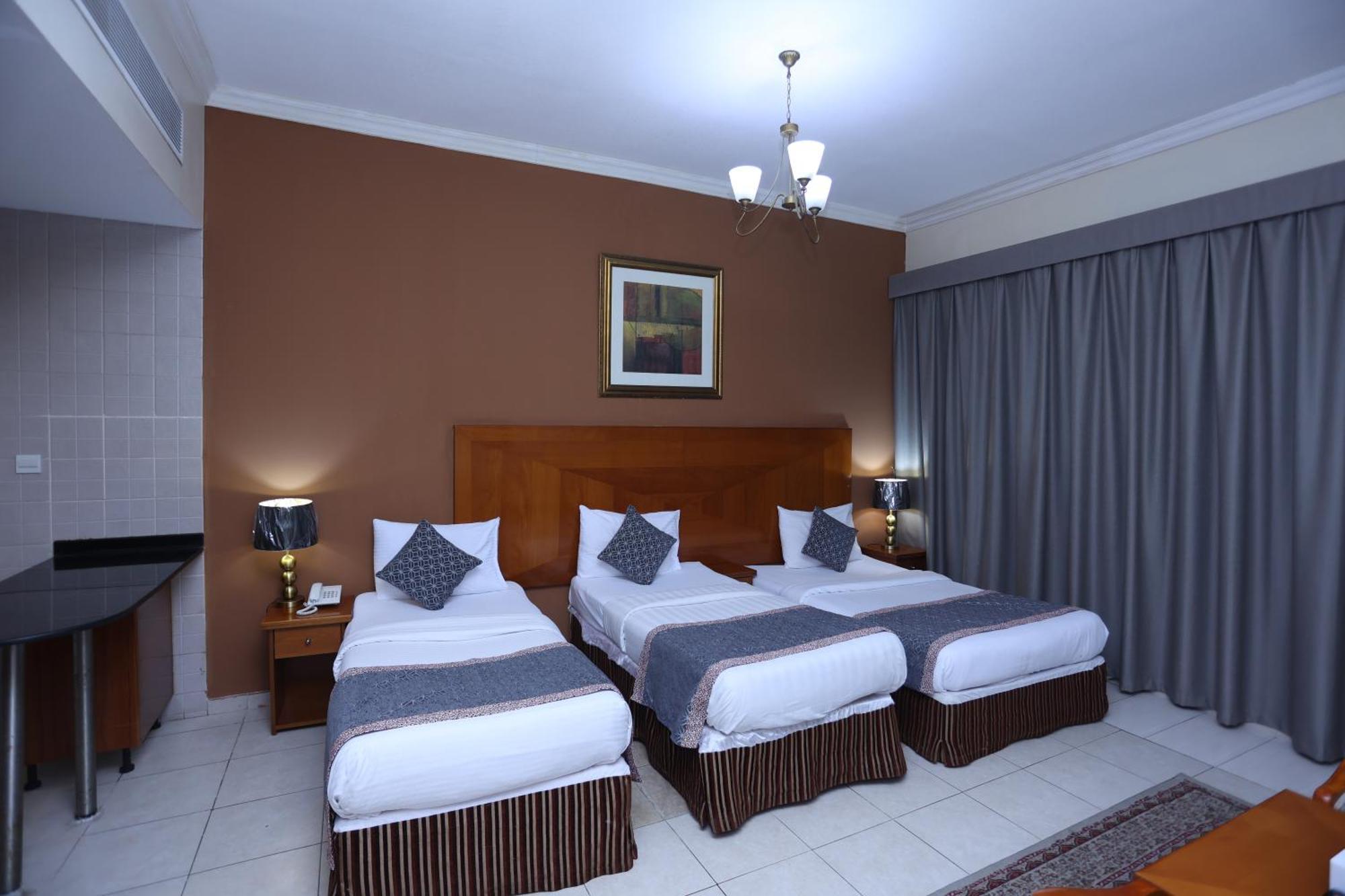 Standard Triple Studio,1742748846:JPEG