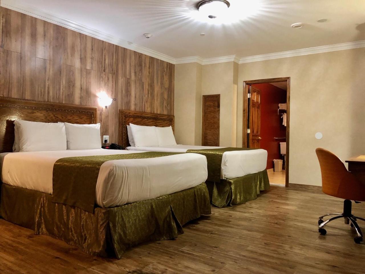 Deluxe Queen Room with Two Queen Beds,1743049130:JPEG