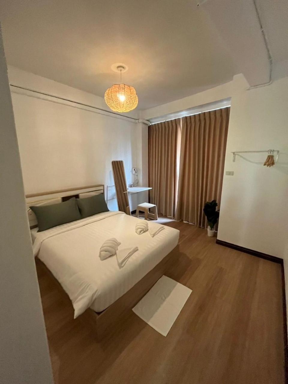 Queen Room,1744535848:JPEG