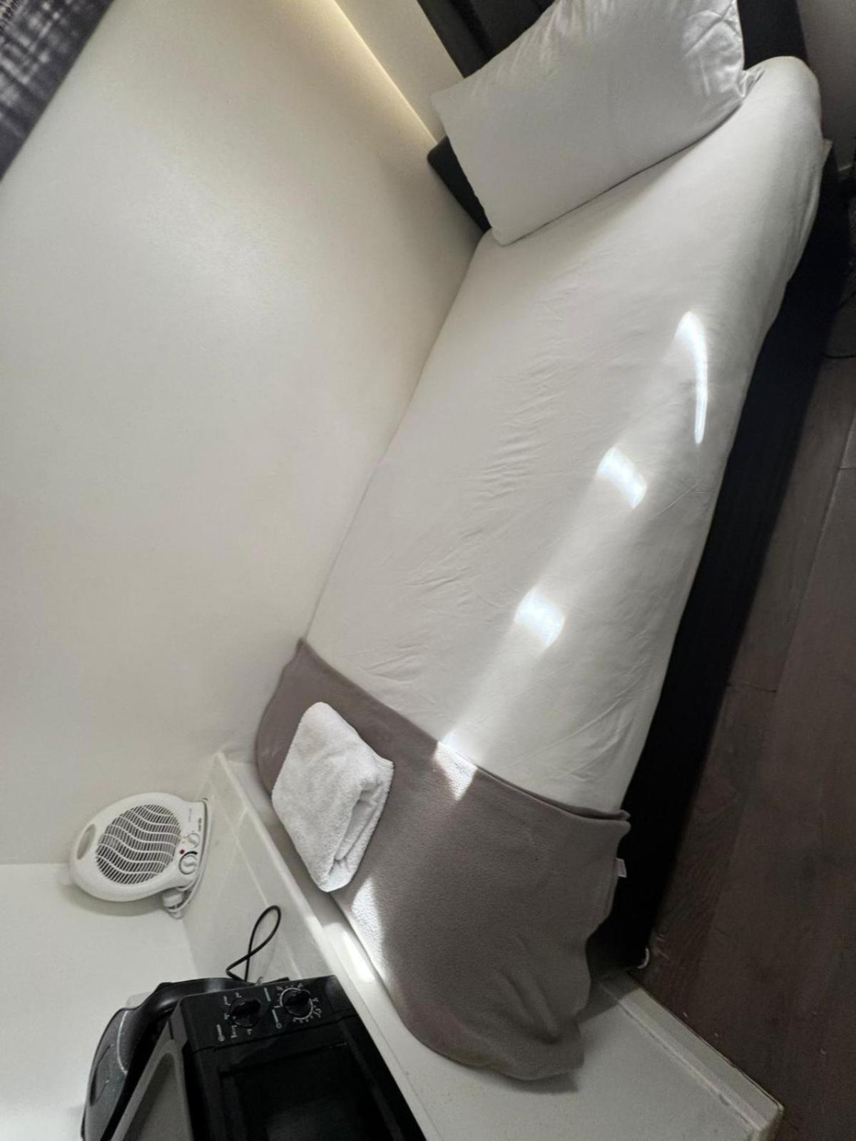 Single Room with Shared Bathroom