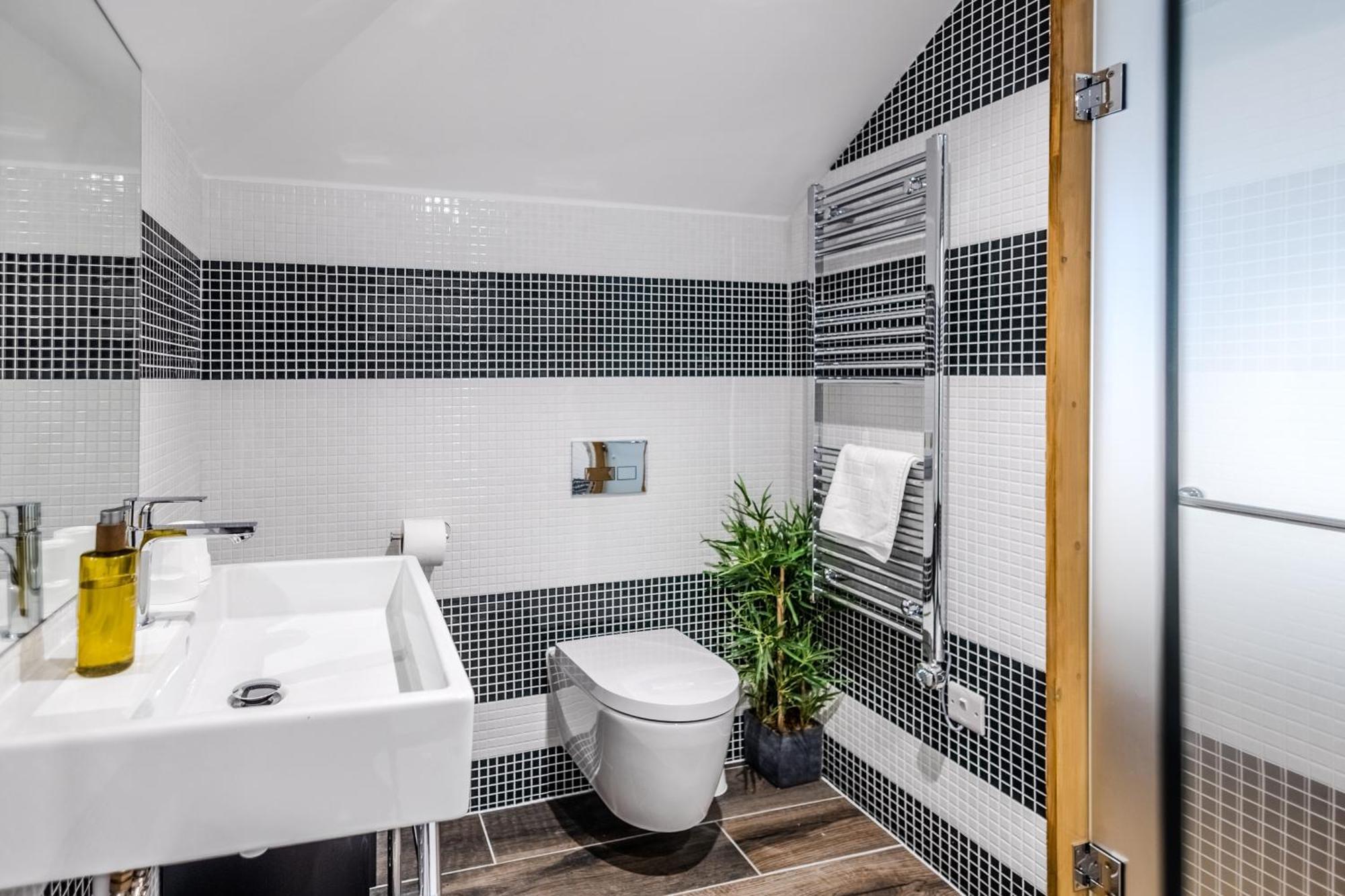 Private Dorm - The Ultimate Party Room
