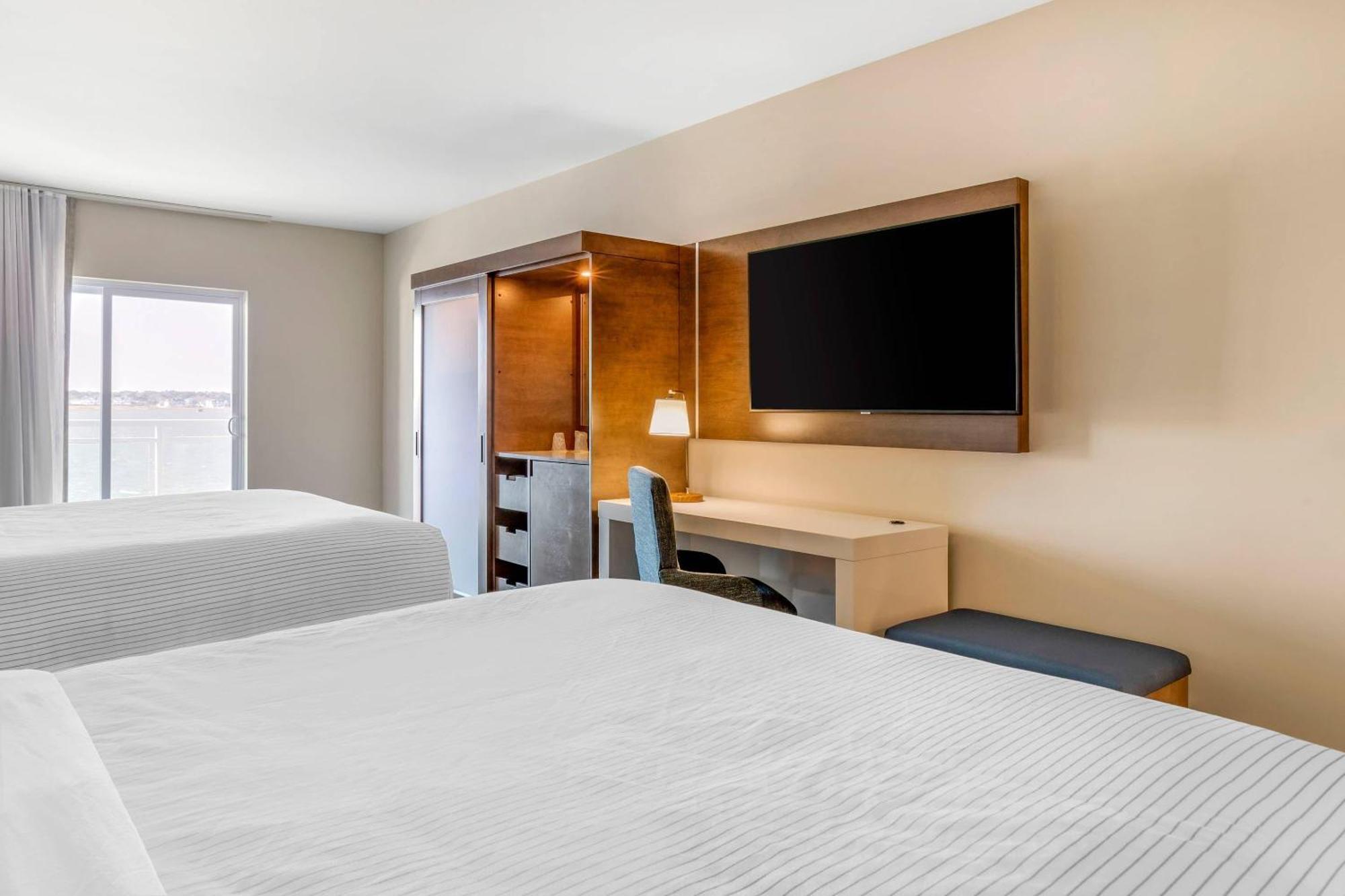 Queen Room with Two Queen Beds and Sofa Bed - Upper Floor/Non-Smoking