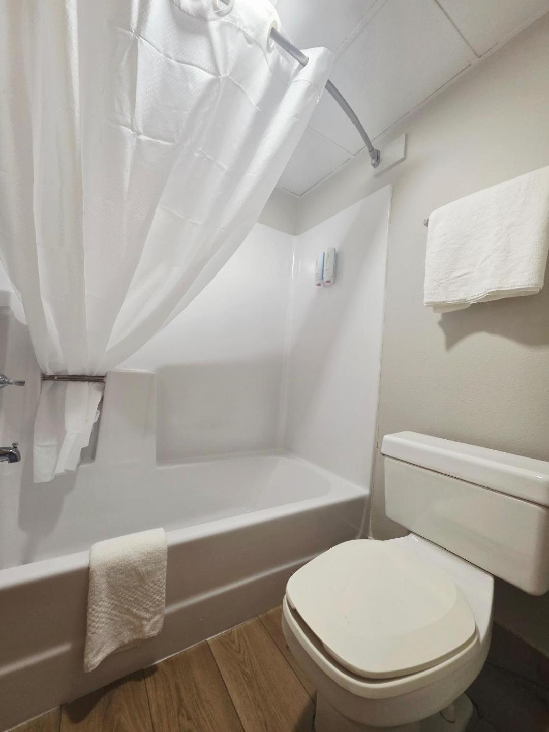 Quadruple Room with Two Queen Beds - Non Smoking/Exterior Hall