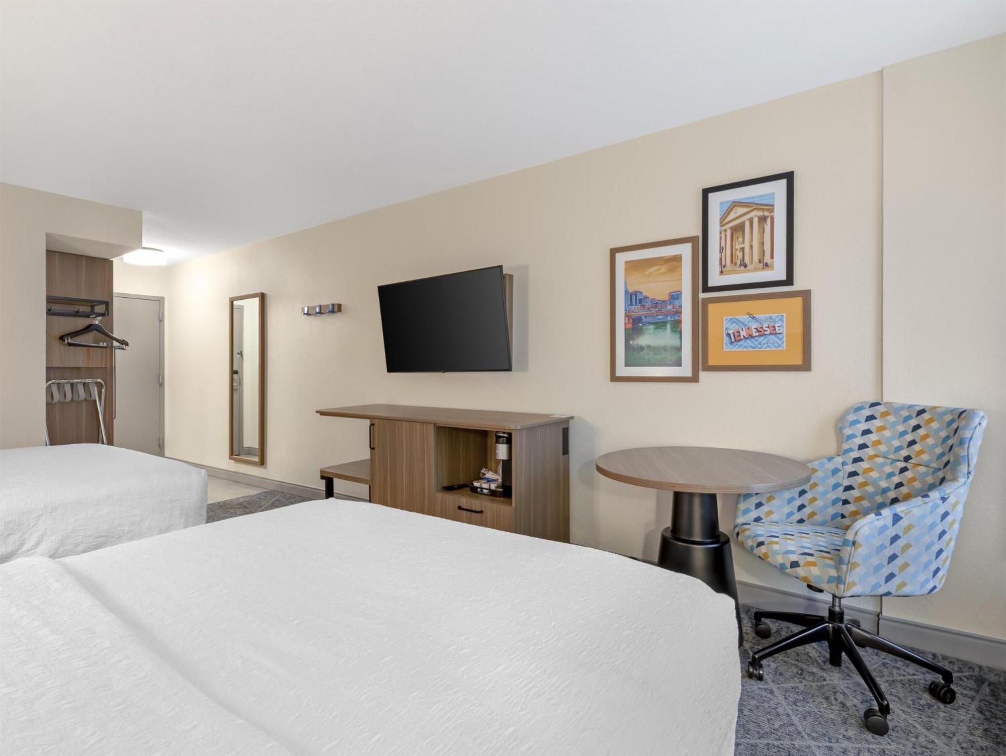 Queen Room with Two Queen Beds, Shower and Pool View - Non-Smoking