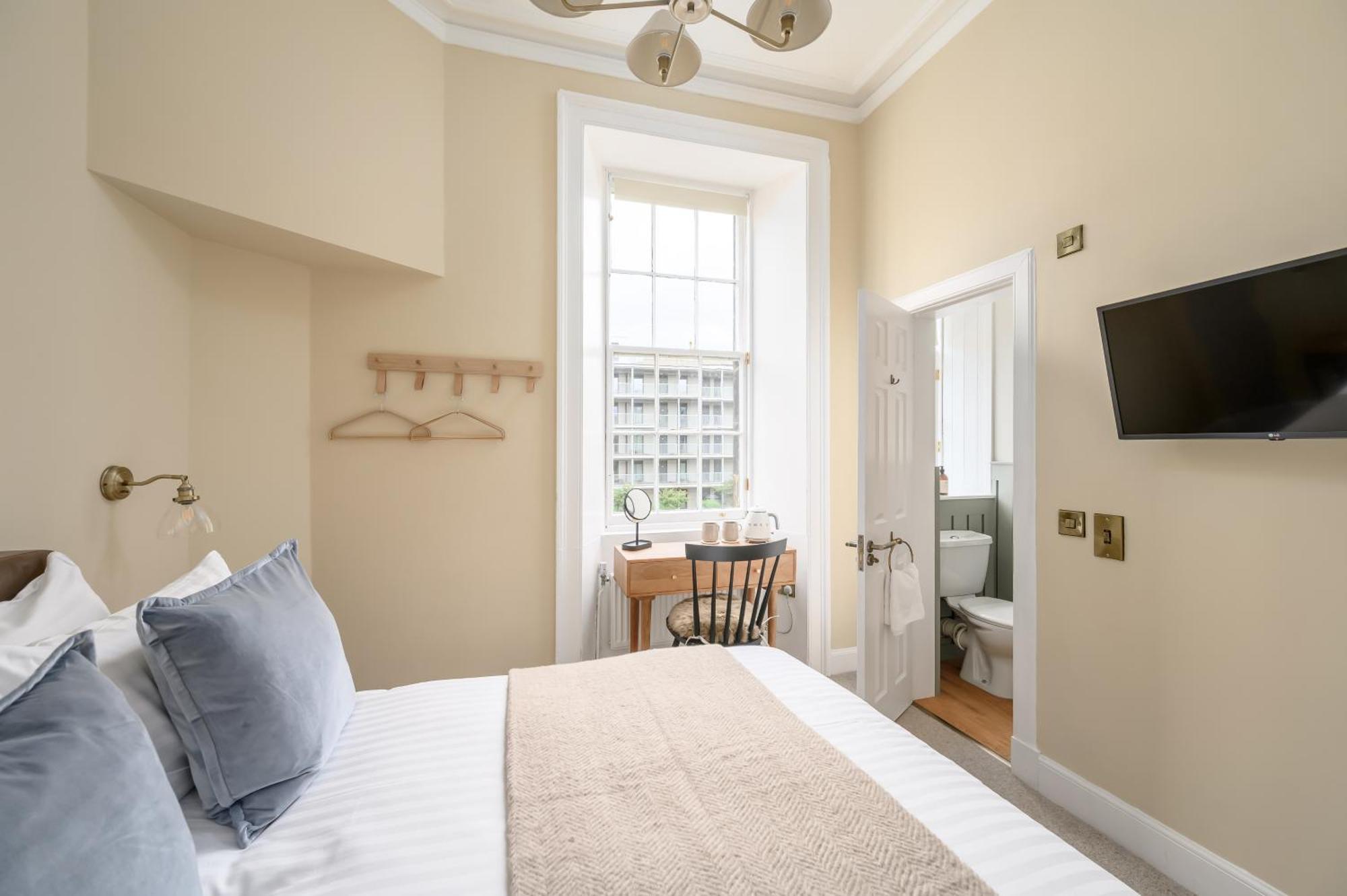 Small Double Room,1772545167:JPEG
