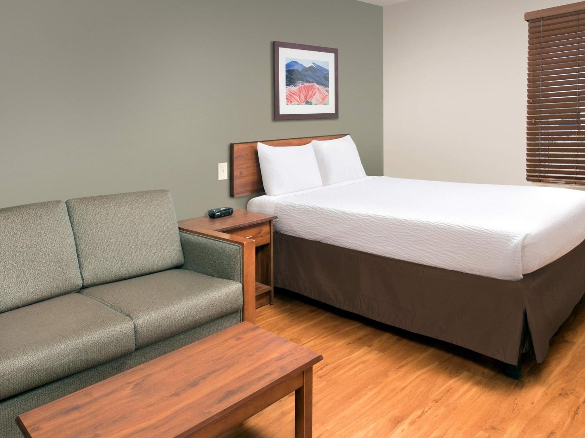Standard Queen Room with Sofa Bed - Non-Smoking
