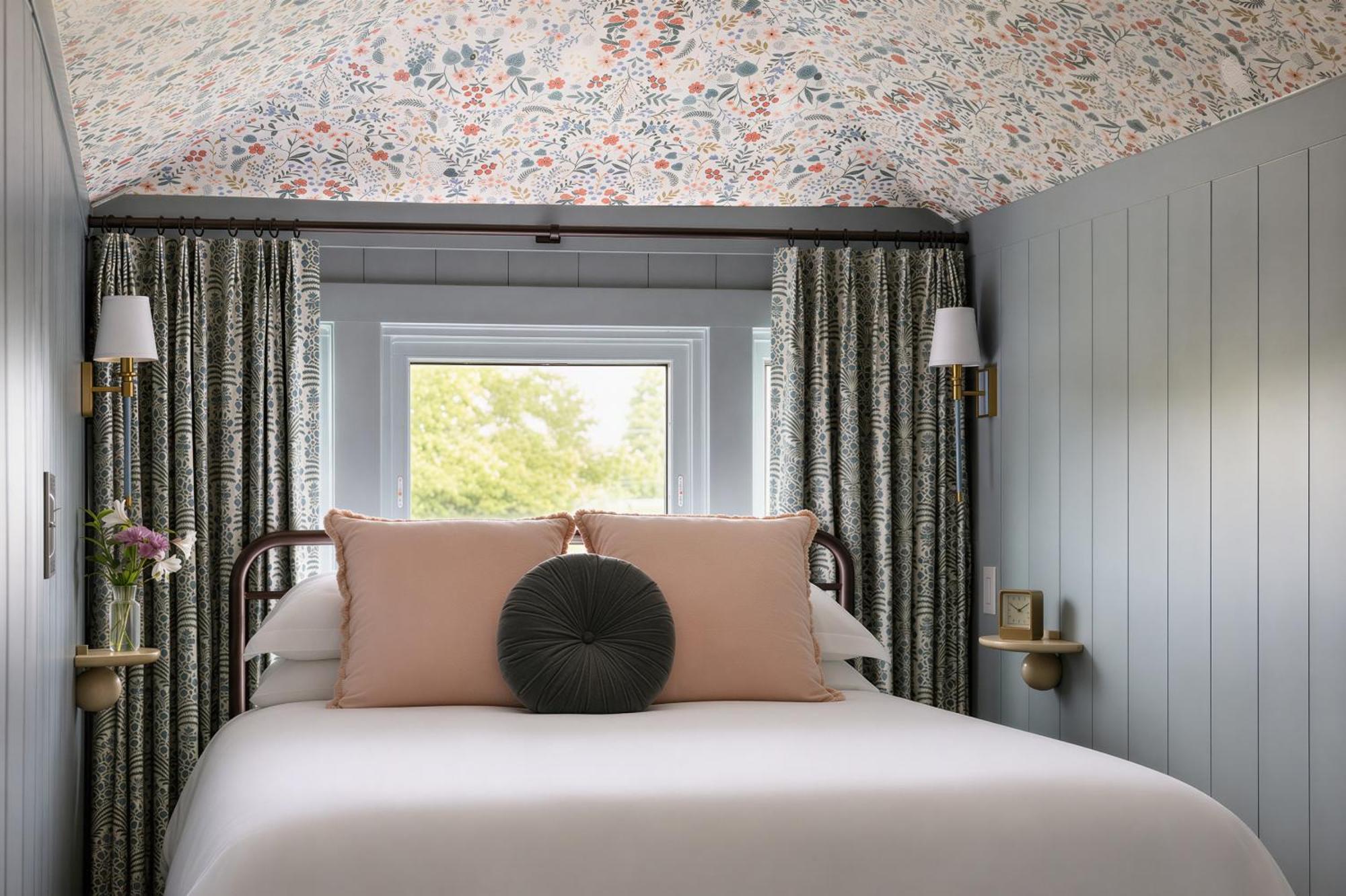 Deluxe Queen Room with Two Queen Beds