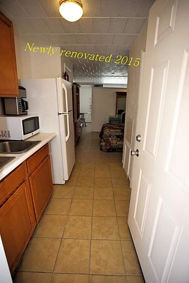 Two Double Beds with Balcony/Kitchette