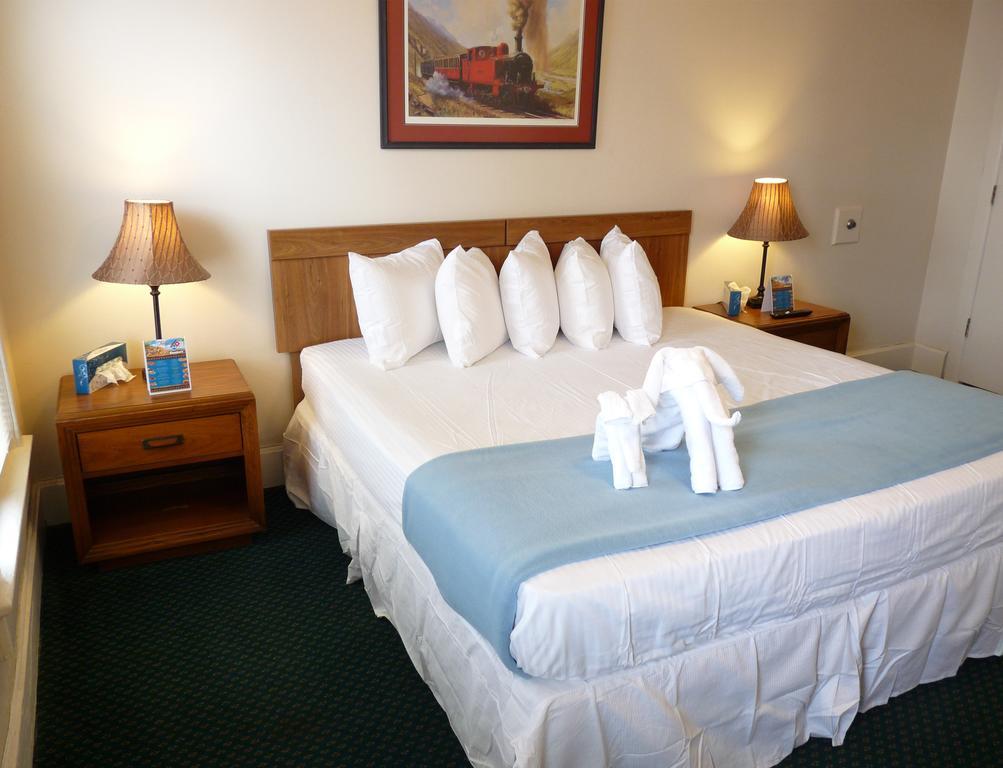 Queen Room with Two Queen Beds - Ocean Front