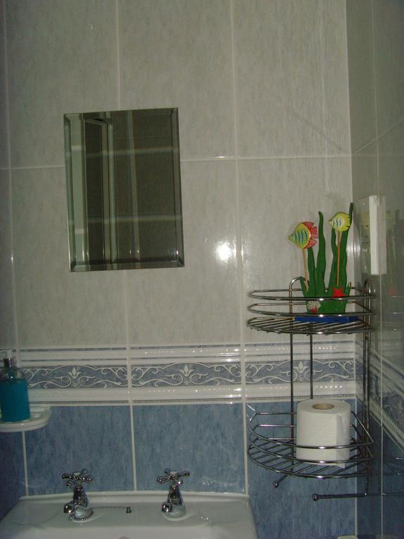 Family Room,203810431:JPEG