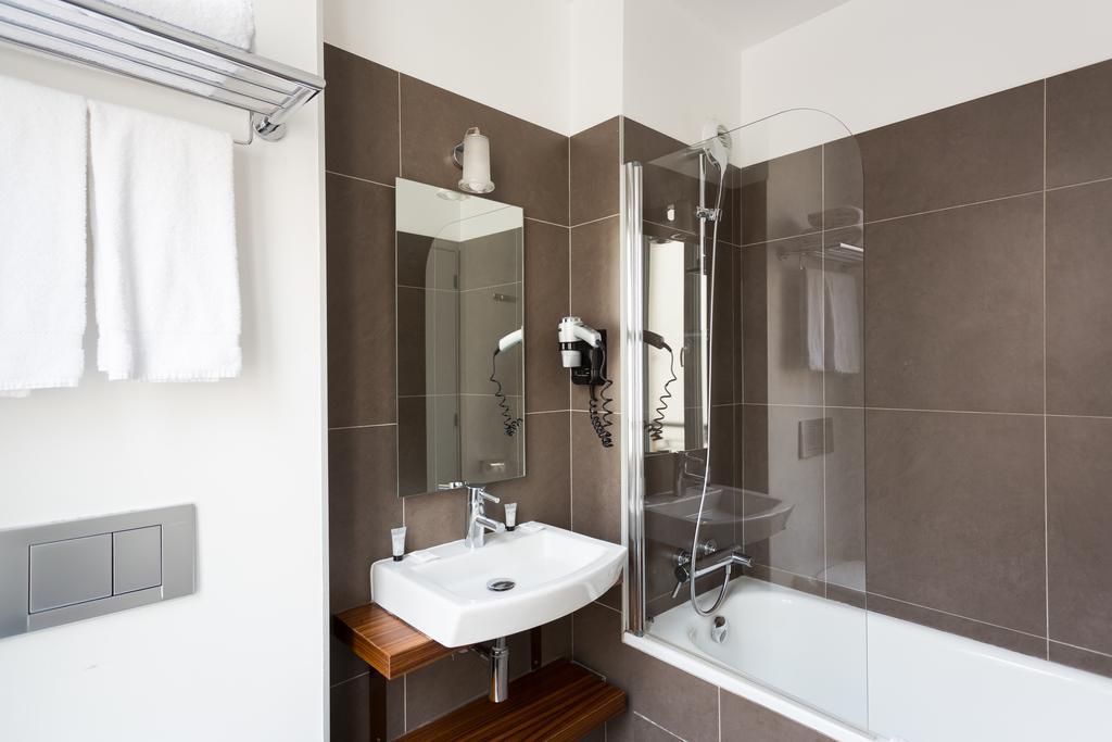 Triple Room,705906970:JPEG