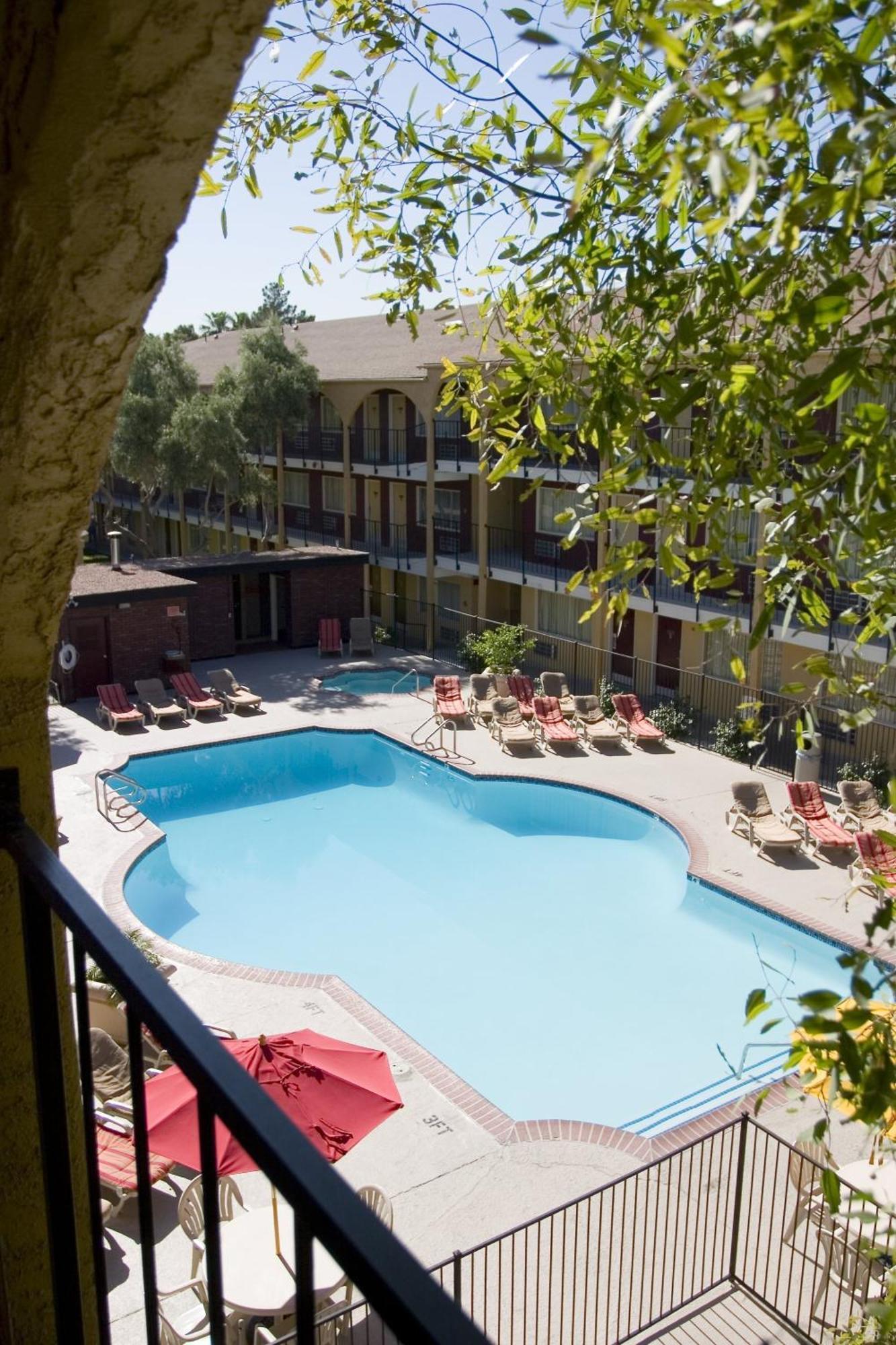 Queen Room with Two Queen Beds - Pool View