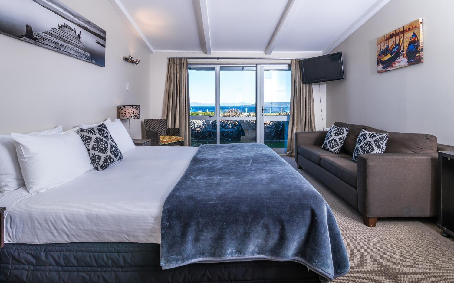 King Studio with Lake View,292581164:JPEG