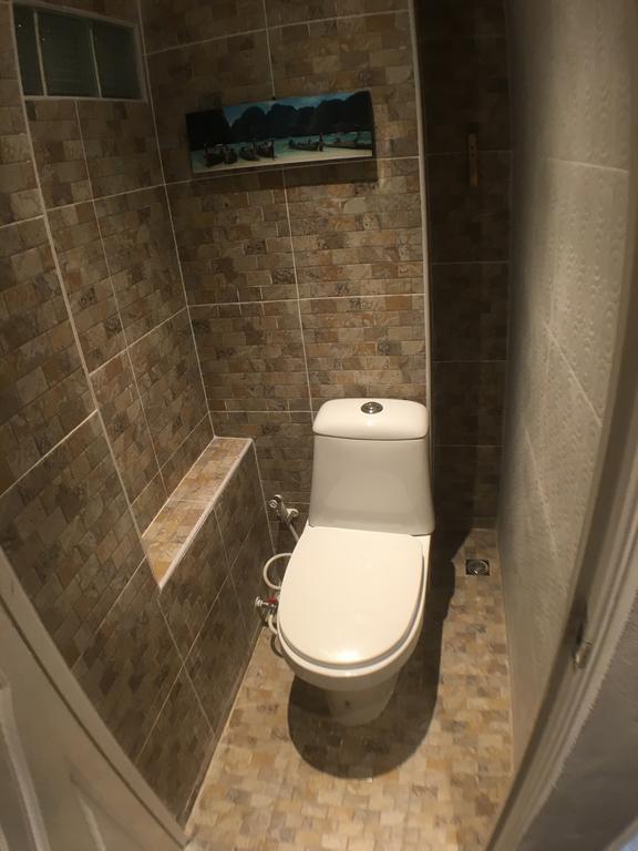 Family Room with Shower,405325674:JPEG