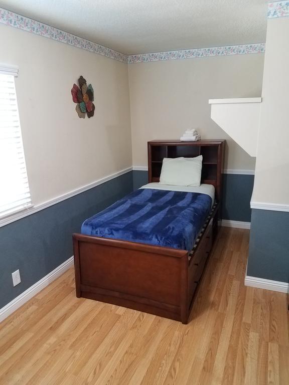 Twin Room with Shared Bathroom