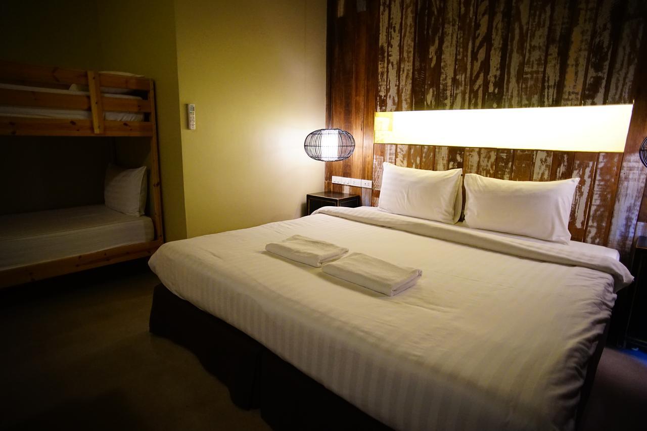 Family Room - Street View,520592304:JPEG