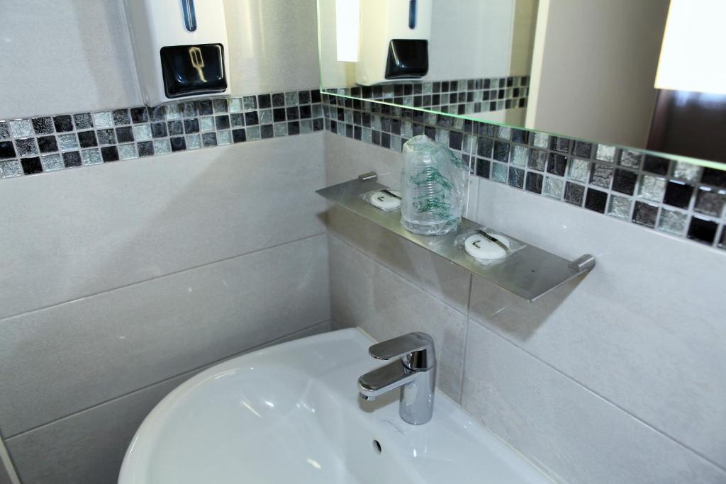 Triple Room with Bath or Shower