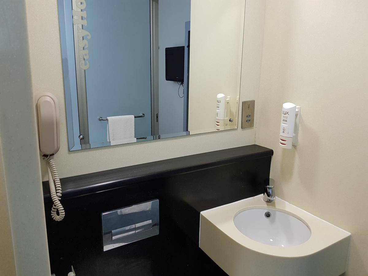 Standard Double with Window,545844099:JPEG