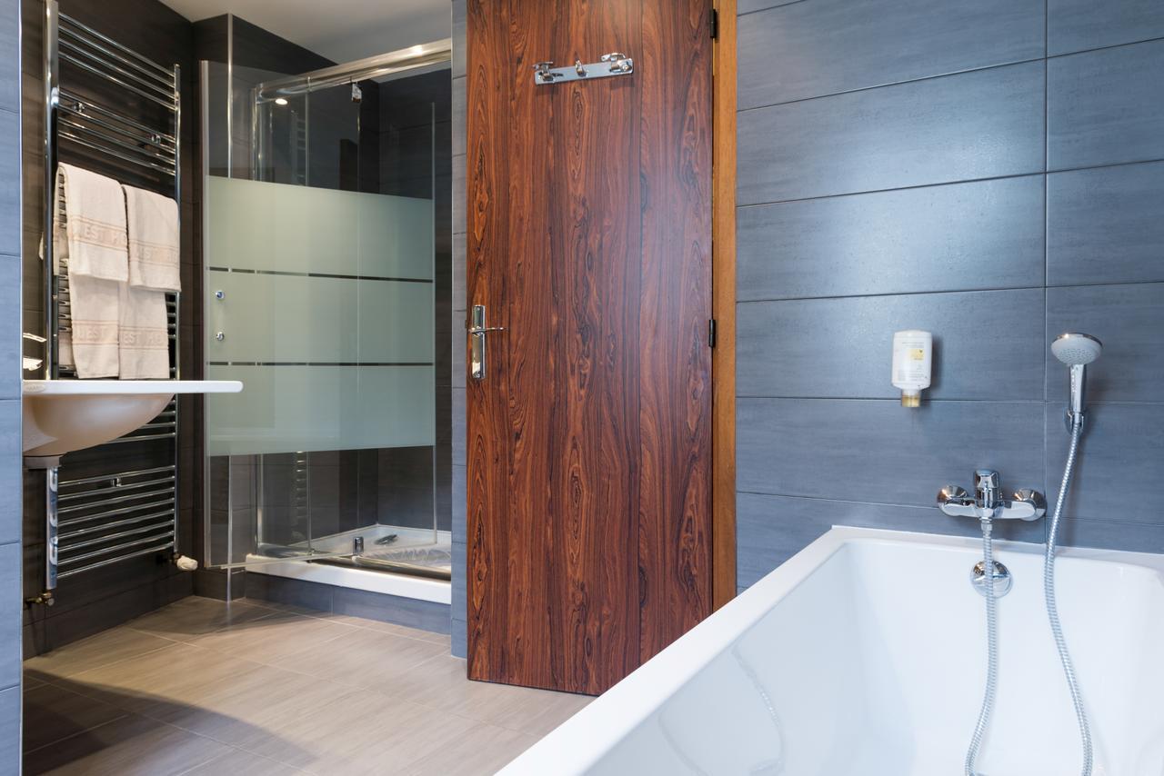 Twin Room with Bath
