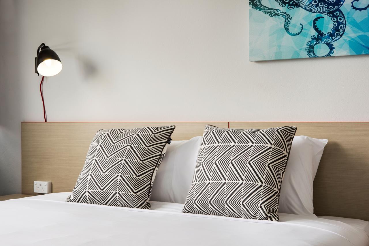 King or Twin Room with Shared Bathroom,712885234:JPEG