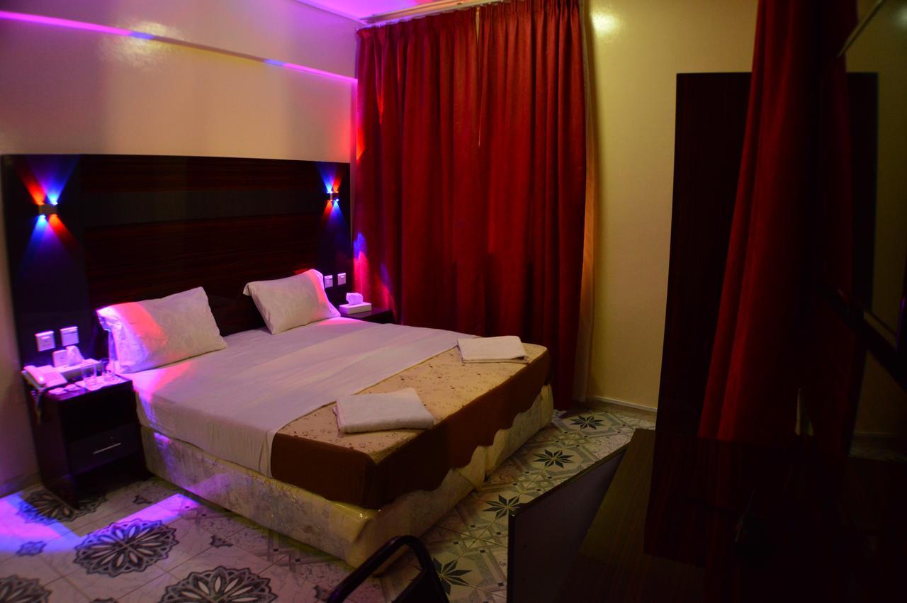 Standard King Room,579334248:JPEG