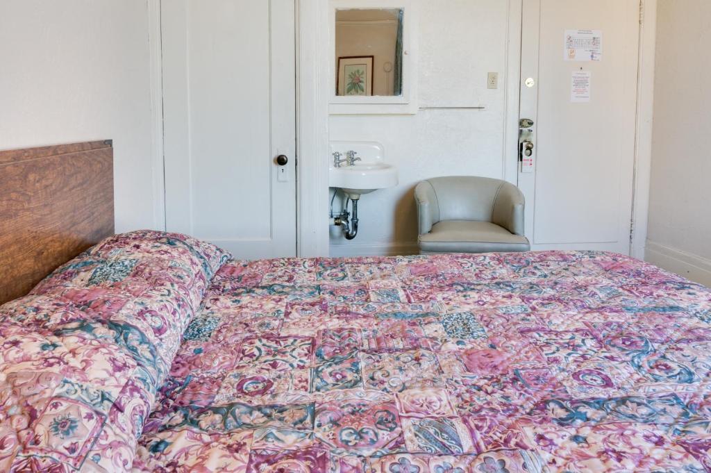 Double Room with Two Double Beds and Shared Bathroom