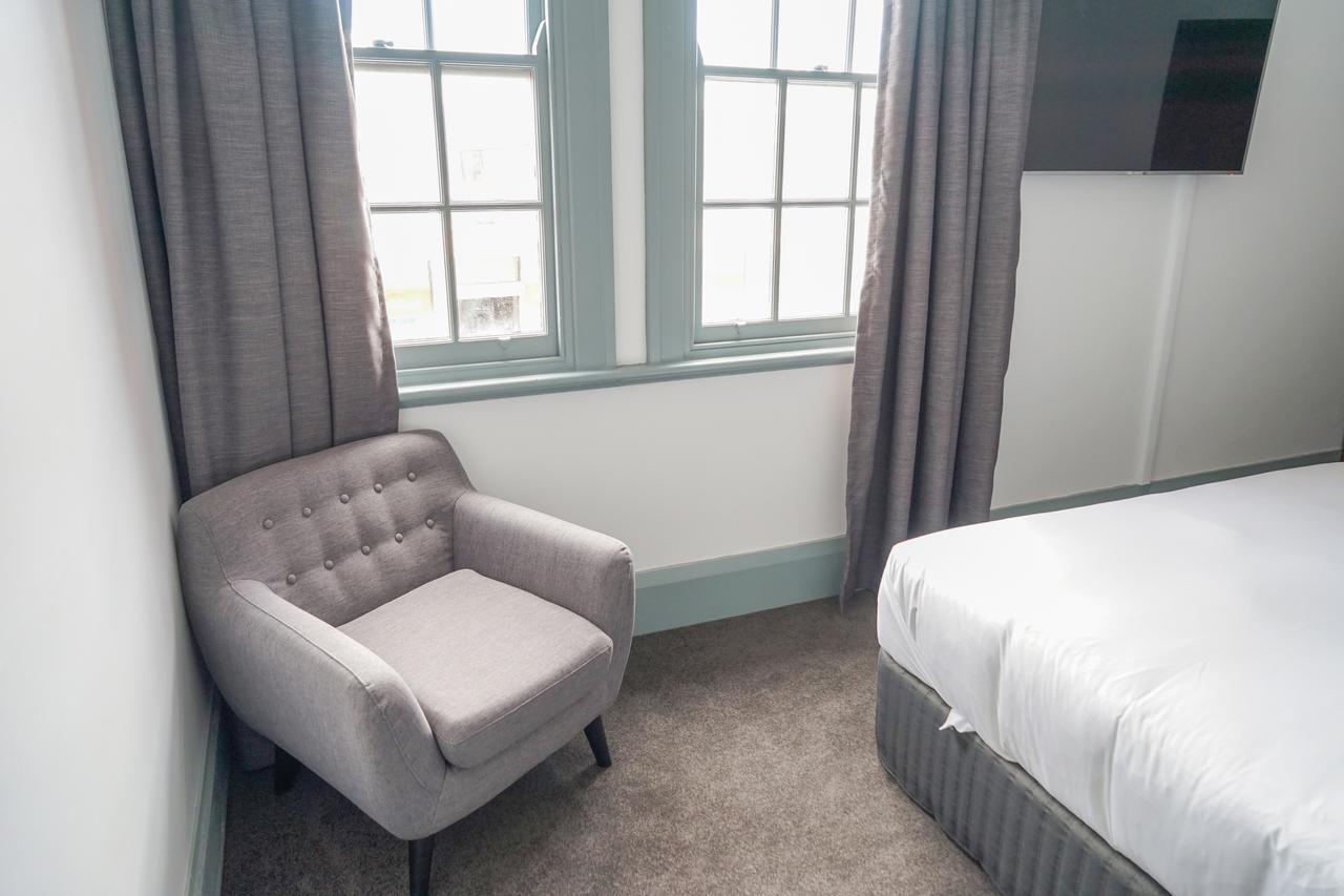 King Room with Shared Bathroom,630571266:JPEG