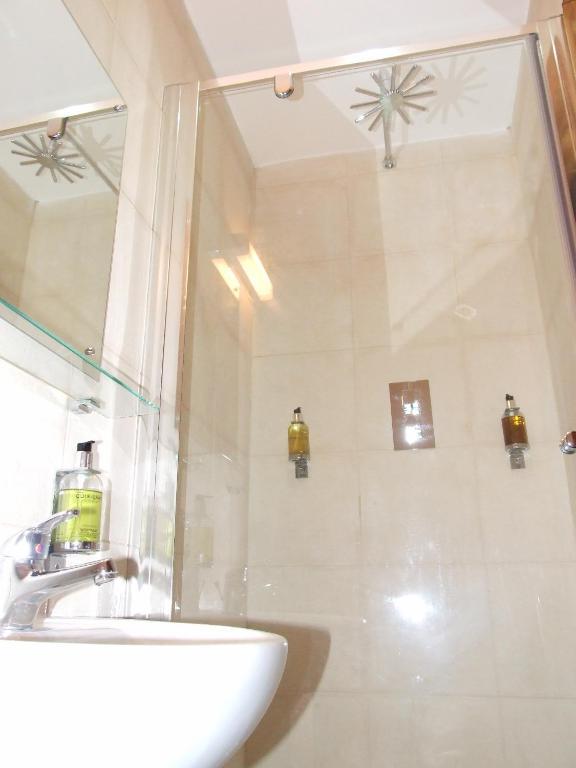 Double Room,1438543153:JPEG