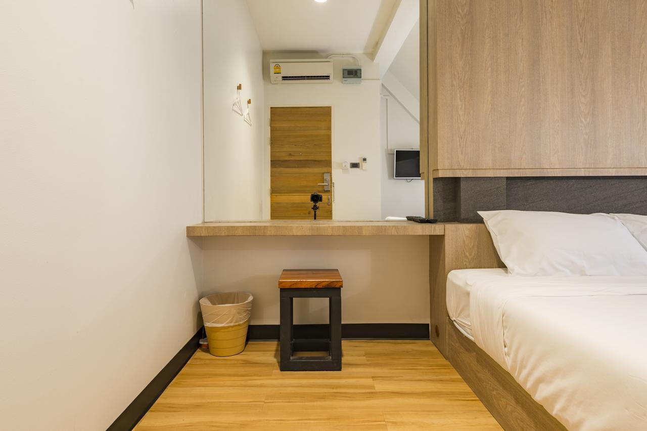 Queen Room with Shared Bathroom - No Window