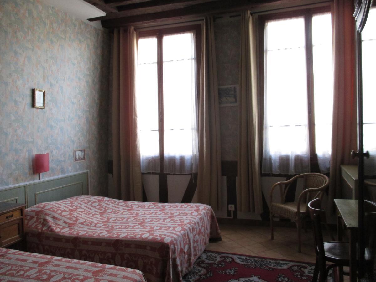 Triple Room (check-in not possible after 9 p.m.)