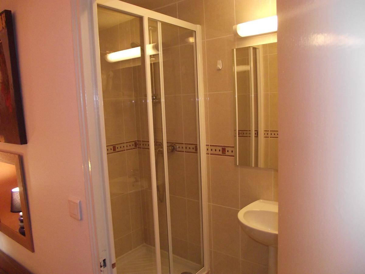Twin Room with Shower