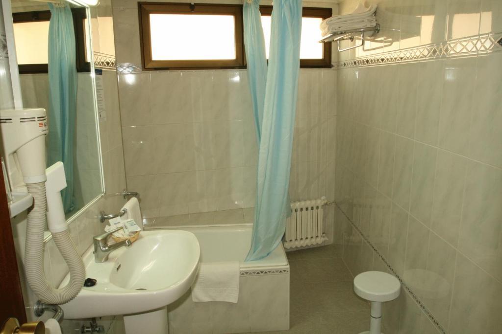 Double or Twin Room with Sea View