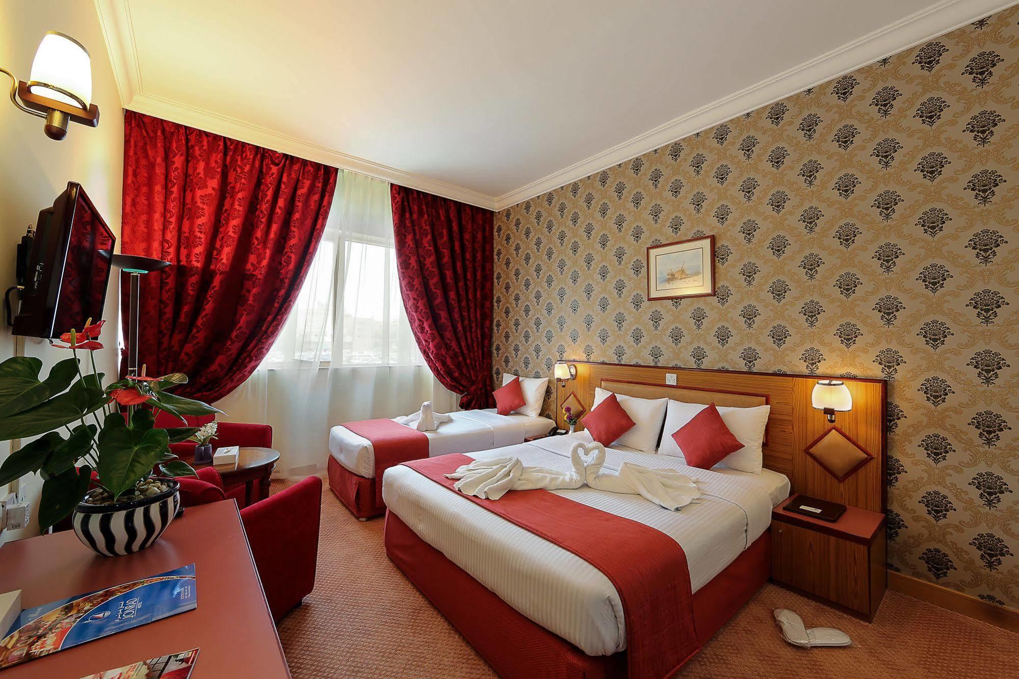 Deluxe Family Room